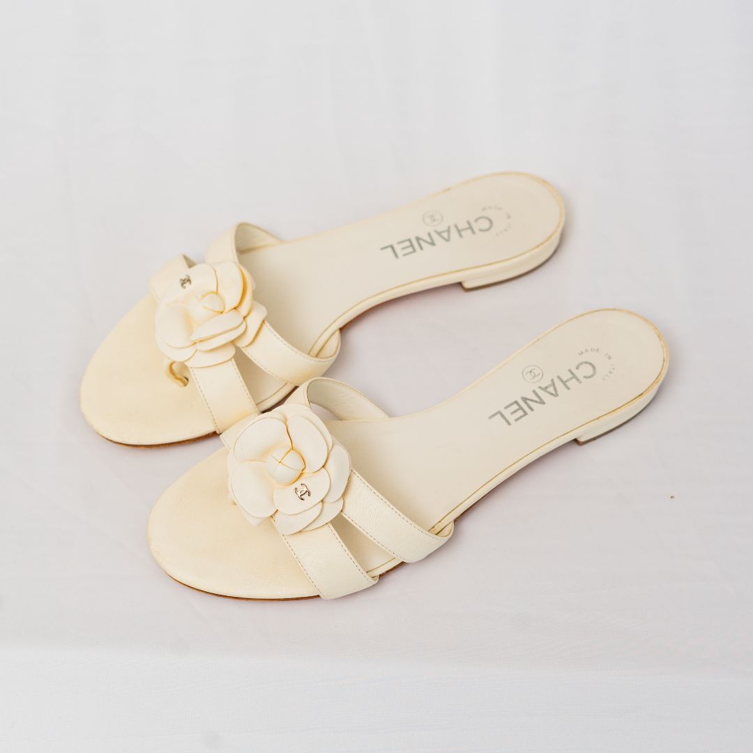 Chanel White Leather CC Camellia Embellished Flat Slides, 38