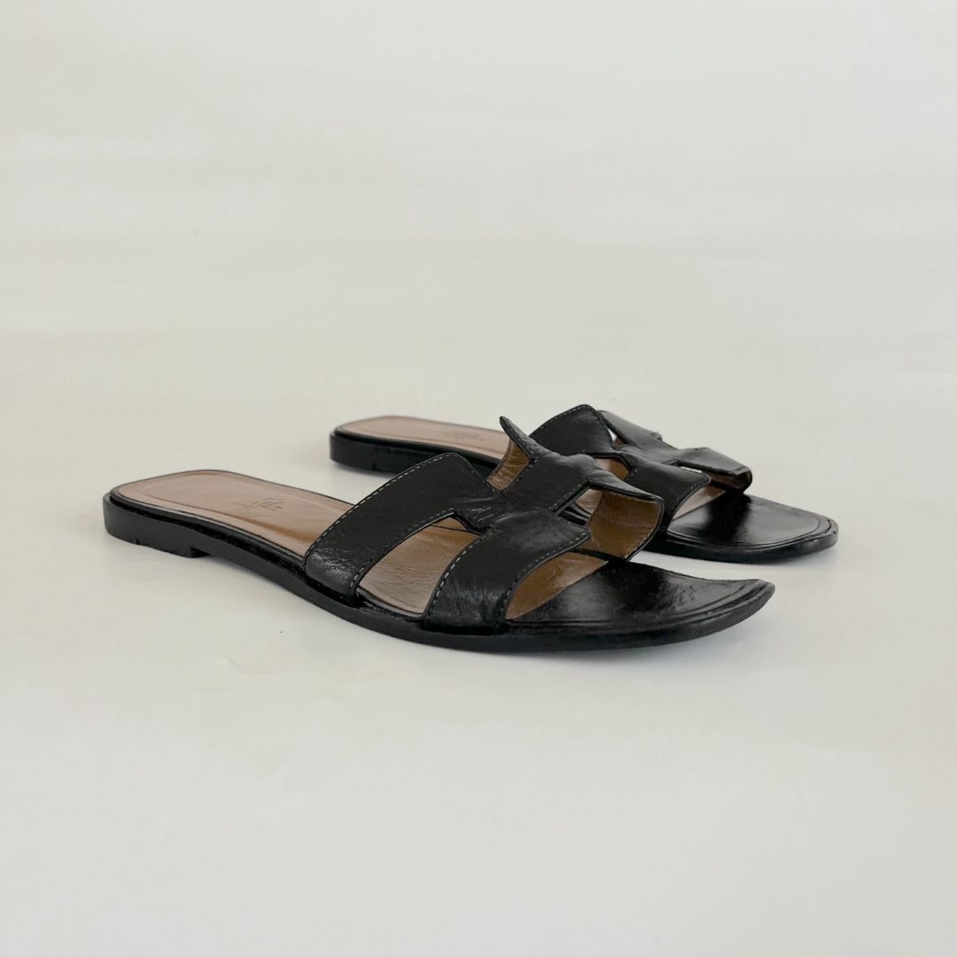 Hermès black leather classic oran sandals, 38.5