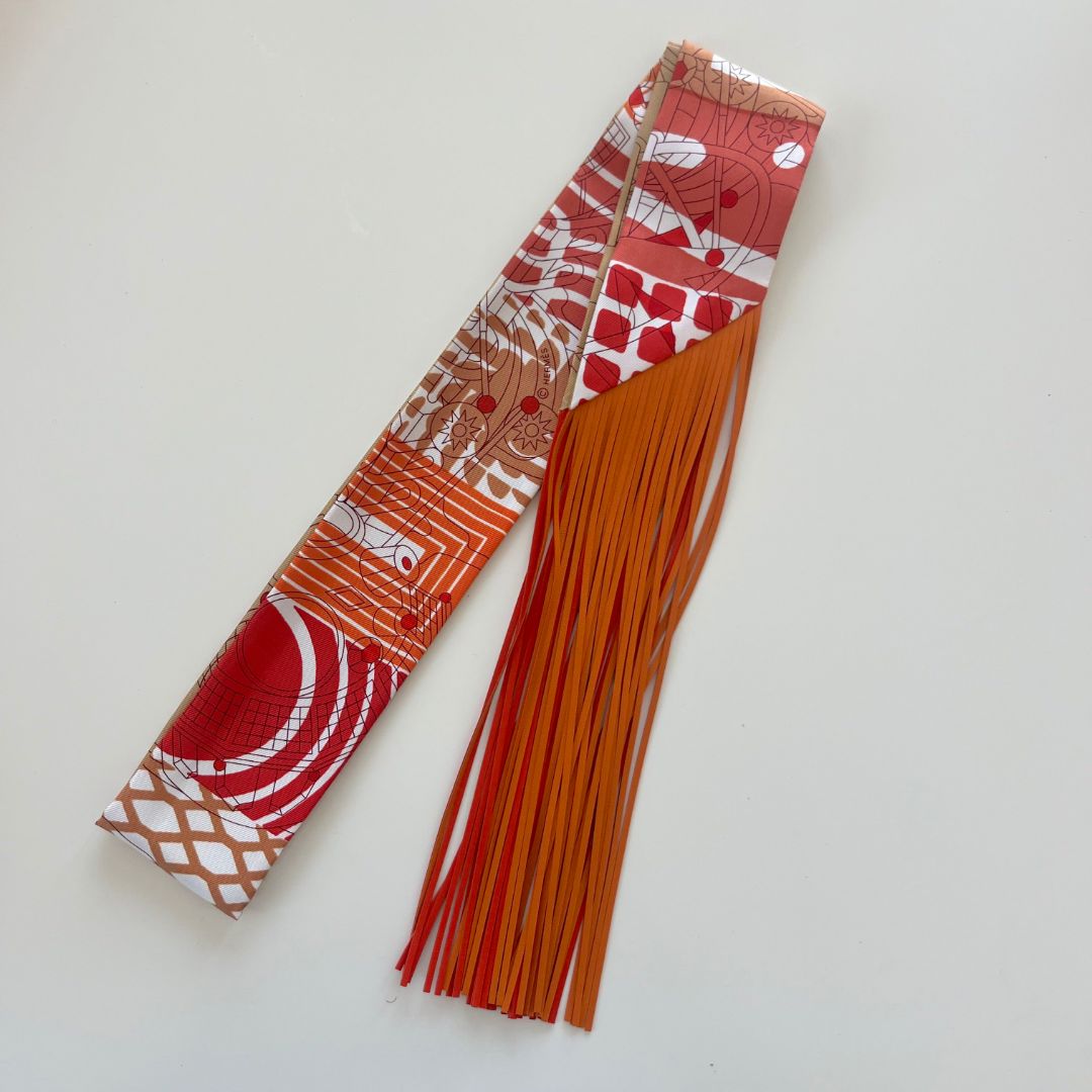 Hermès Unused Au Bloc Fringed Twilly Scarf in Silk