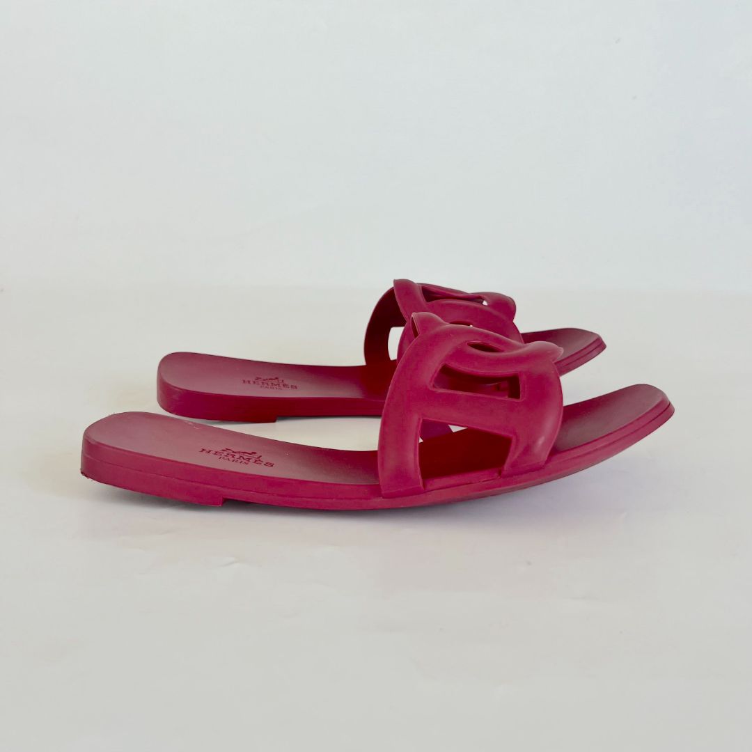 Hermès Aloha Rubber Sandals in Rose Baie Dark Red, 37