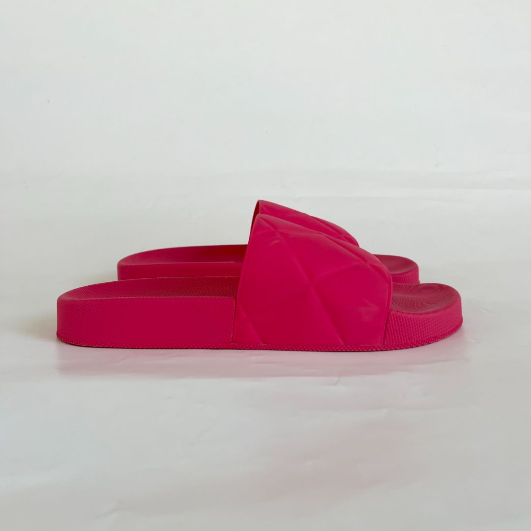 Bottega Veneta Red Quilted Pool Slides, 39