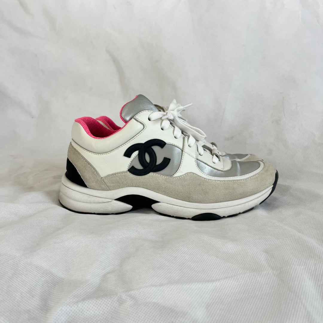 Chanel Tricolor Leather and Suede Interlocking CC Logo Low Top Sneaker, 38