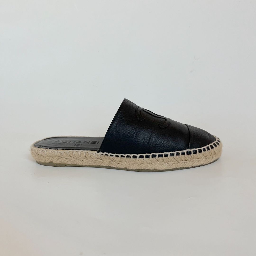 Chanel black leather mule espadrille flats , 37