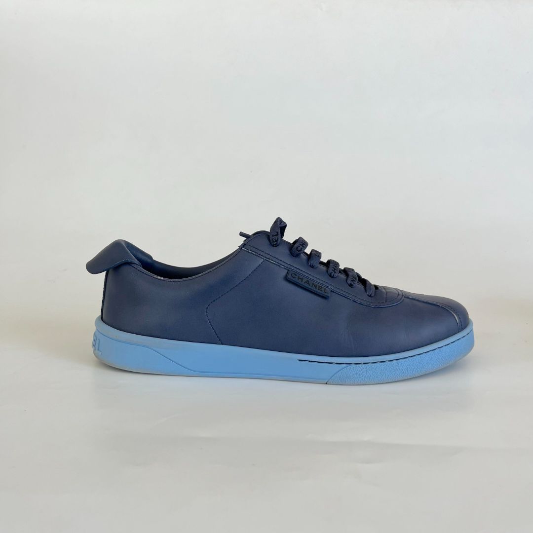 Chanel navy blue low top lace up men’s sneakers, 42
