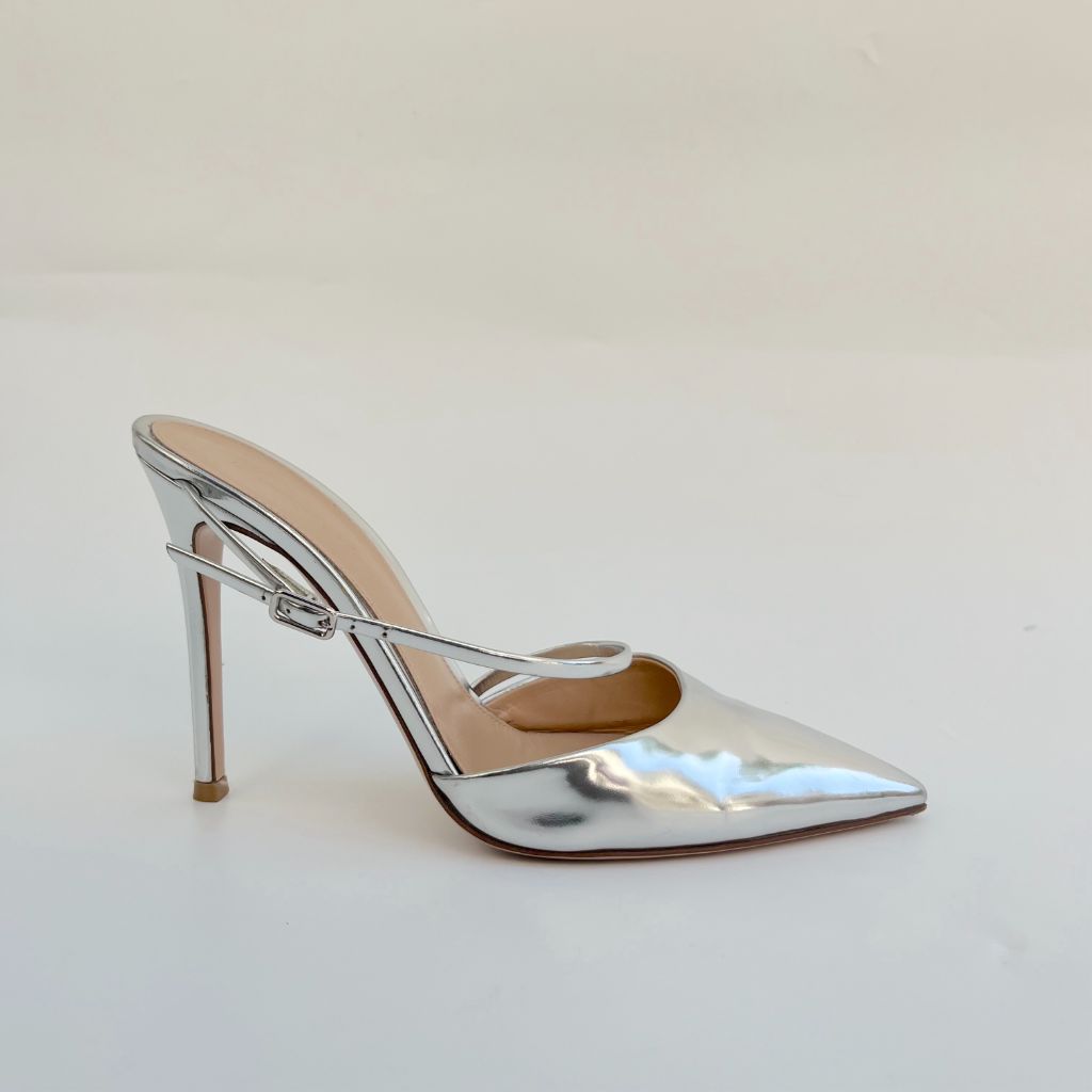 Gianvito Rossi Silver Leather Manhattan Pointed Toe Ankle Strap Sandals. 38