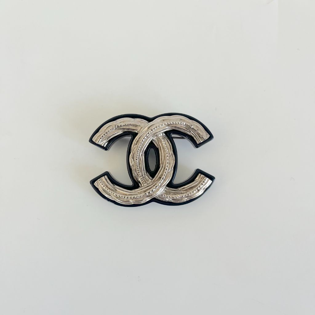 Chanel CC textured light goldstone brooch