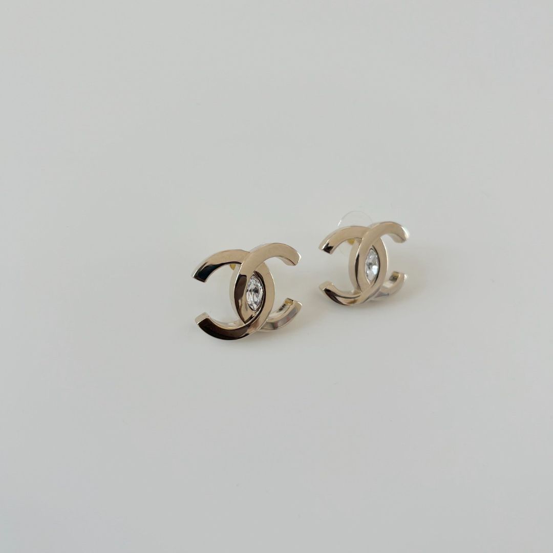 Chanel gold large earring with diamond shaped crystal
