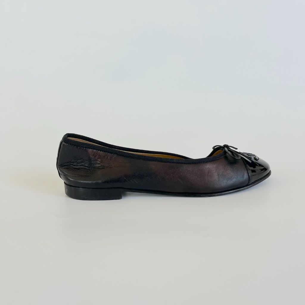 Chanel black leather ballerina flats , 37.5