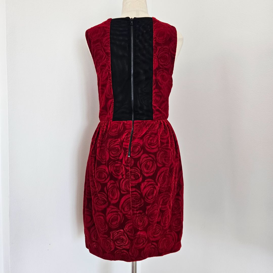 Alice+Olivia red rose printed sleeveless velvet dress - BOPF | Business of Preloved Fashion Alice+Olivia red rose printed sleeveless velvet dress - BOPF | Business of Preloved Fashion