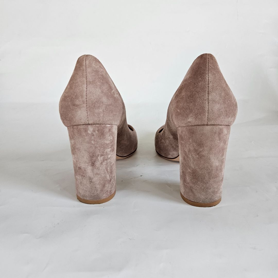 Gianvito Rossi nude suede round toe block heel pumps, 38 BOPF