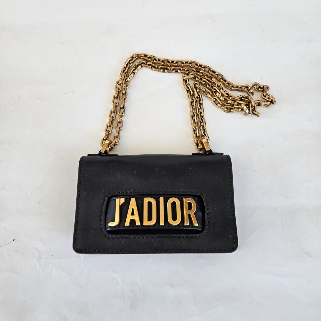 حقيبة J'adior صغيرة كروس من جلد ديور الأسود