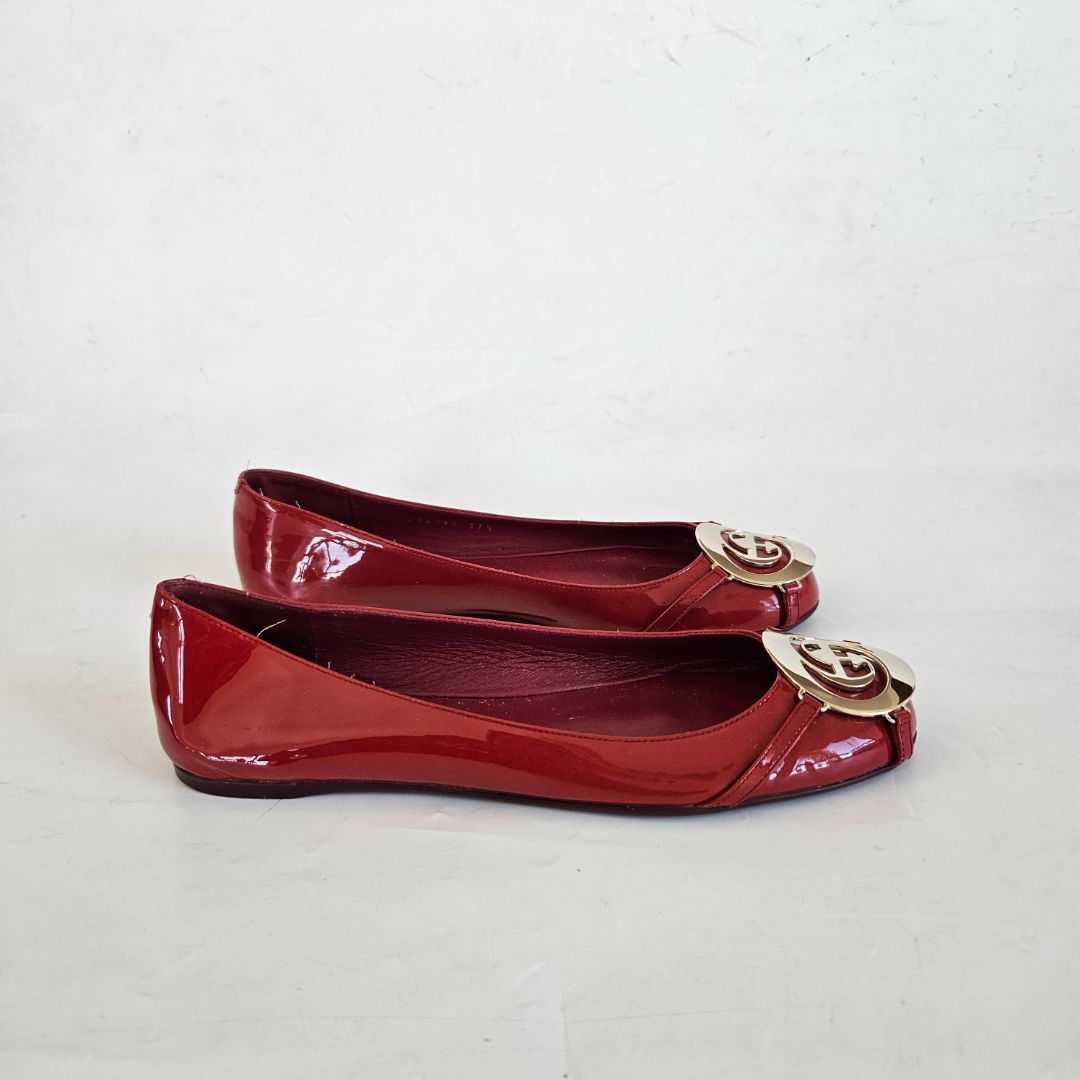 Gucci Red Leather ballerina flat with silver GG plaque
