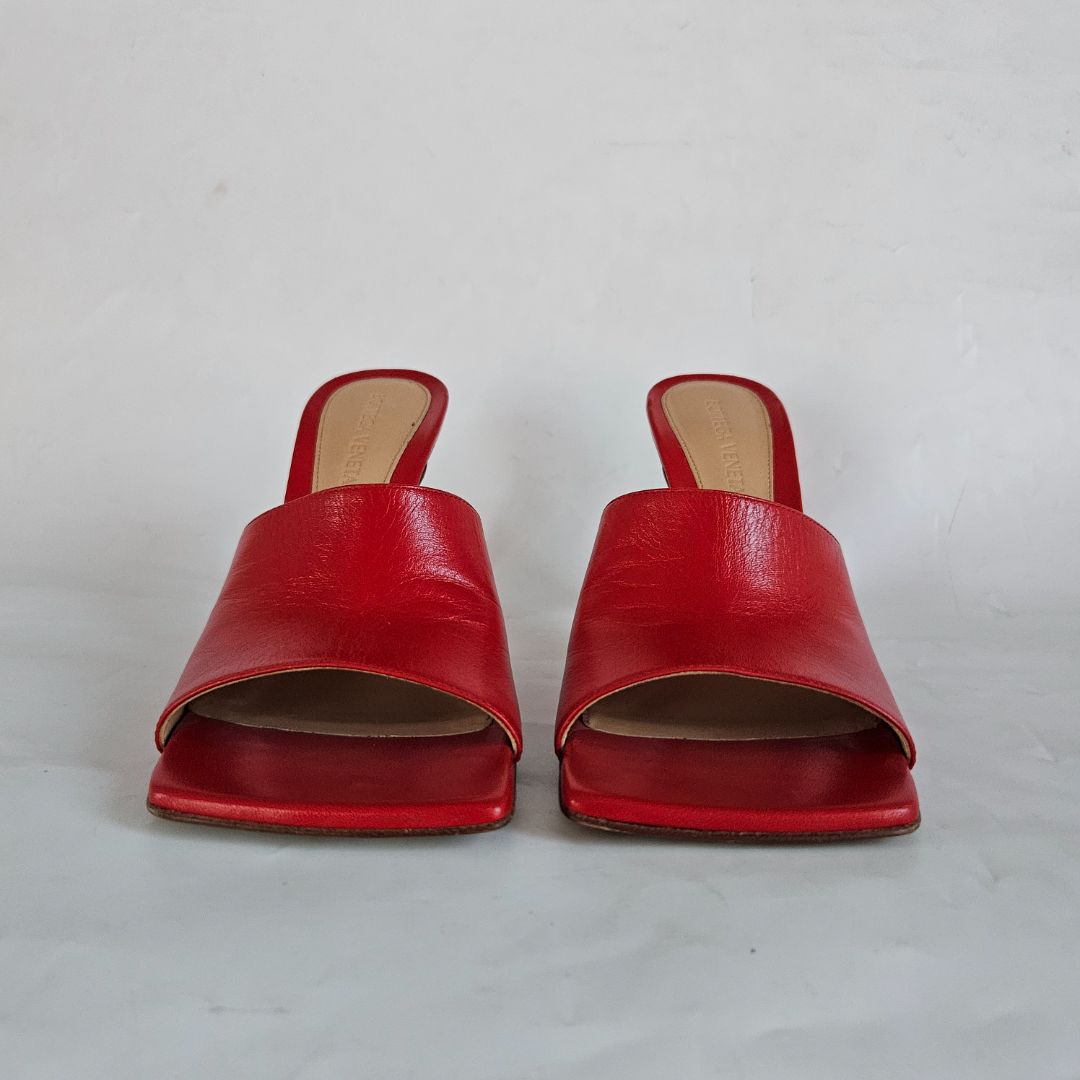 Bottega Veneta red leather square toe stretch sandals, 37.5