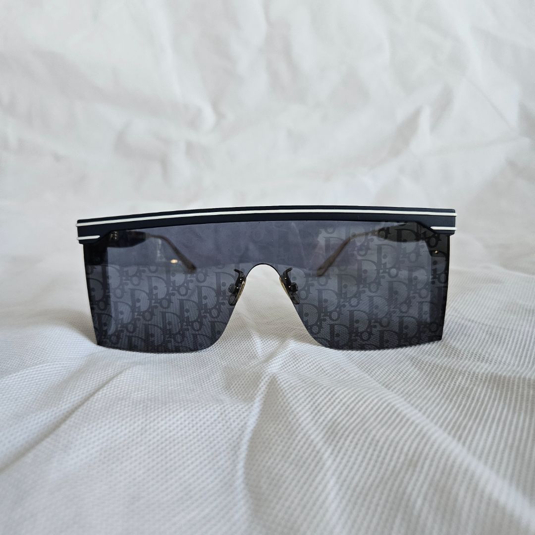 Christian Dior DiorClub M1u DiorOblique Mirror Shield  display picture 2