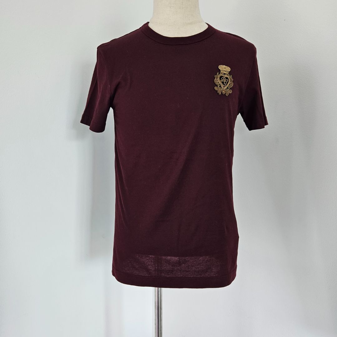 Dolce & Gabbana burgundy t shirt with gold crown