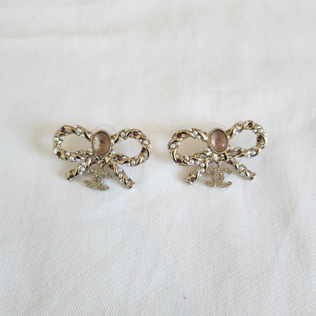 Chanel twisted metal bow earrings From 2023-24FW