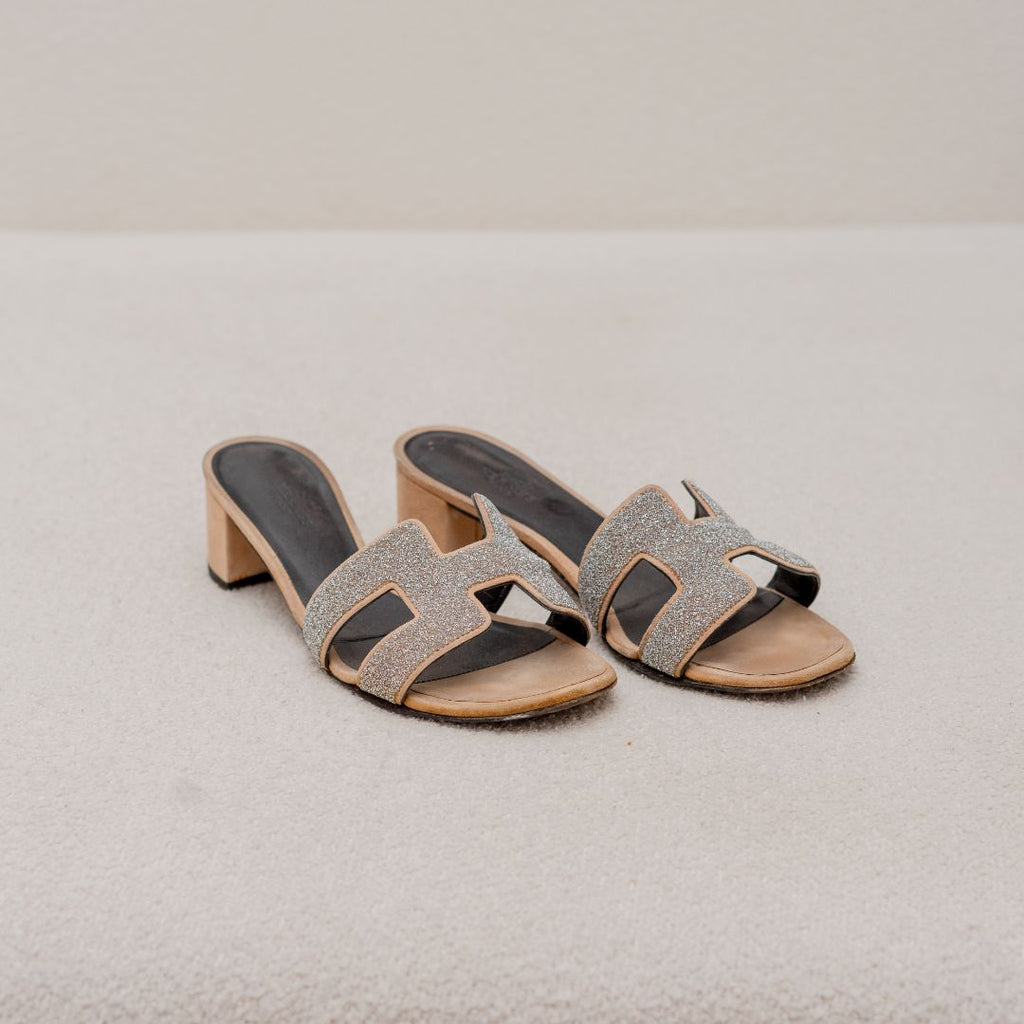 Hermès Gris Argenté / Bois De Santal Suede Crystal Oasis Sandal