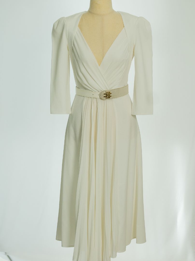 Elisabetta Franchi White Low V neck Dress - BOPF | Business of Preloved Fashion Elisabetta Franchi White Low V neck Dress - BOPF | Business of Preloved Fashion