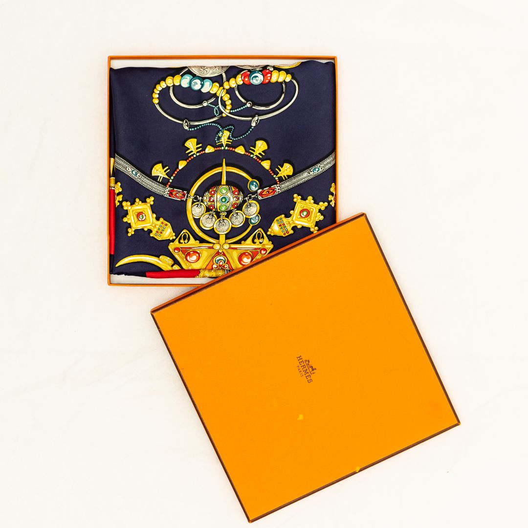 エルメス　Parures des Sables 砂漠の宝石トップス(実家保管品) HERMES エルメス カレ90 PARURES DES SABLES 砂漠のアクセサリー 宝石