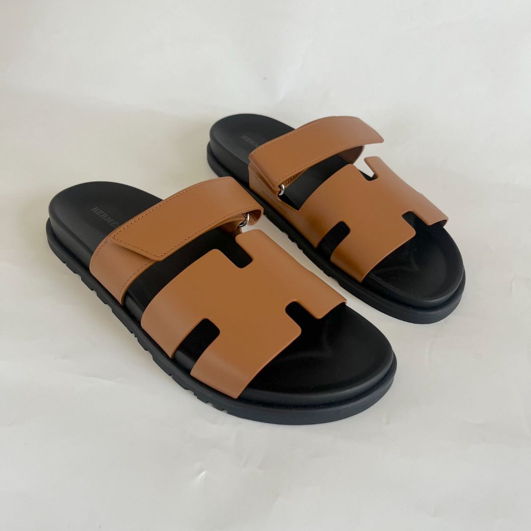 Hermès Chypre caramel and black leather sandals, 43.5
