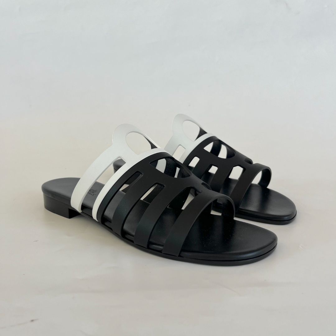 Hermès Camelia black and white sandal, 38.5