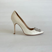 Manolo Blahnik ivory satin Hangisi pumps, 39