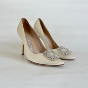 Manolo Blahnik ivory satin Hangisi pumps, 39