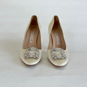Manolo Blahnik ivory satin Hangisi pumps, 39