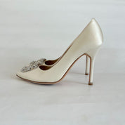 Manolo Blahnik ivory satin Hangisi pumps, 39