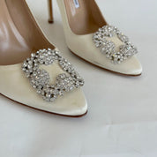Manolo Blahnik ivory satin Hangisi pumps, 39