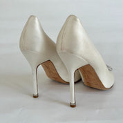 Manolo Blahnik ivory satin Hangisi pumps, 39