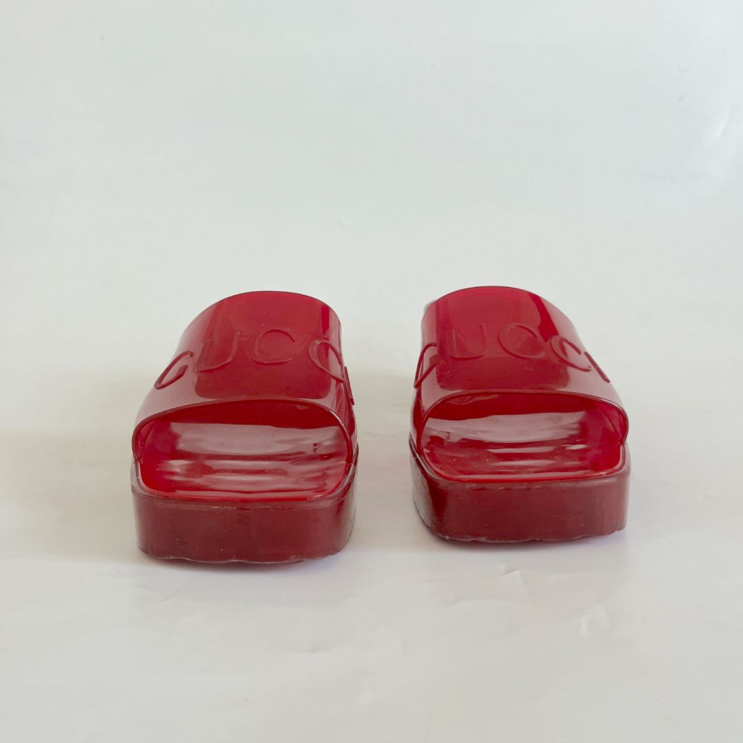 Gucci red rubber heeled logo embossed sandals, 39