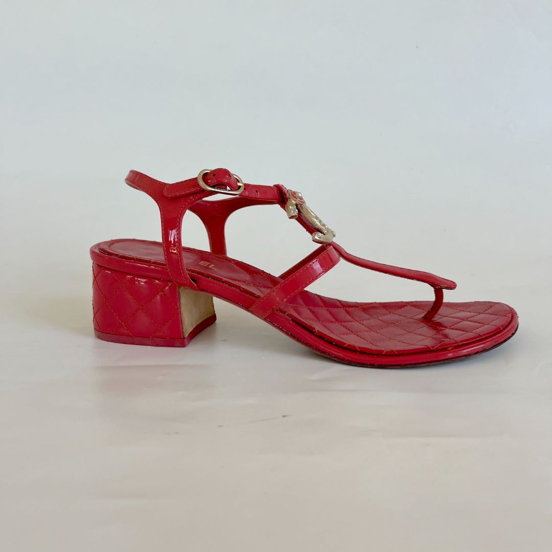 Chanel Red Thong Leather Heeled Sandals with Gold CC metal Applique