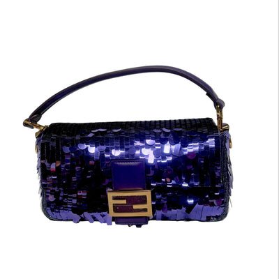 حقيبة Fendi Baguette متوسطة الحجم باللون الأرجواني ومطرزة بالترتر بالكامل، إصدار مُعاد طرحه من مجموعة خريف وشتاء 1999