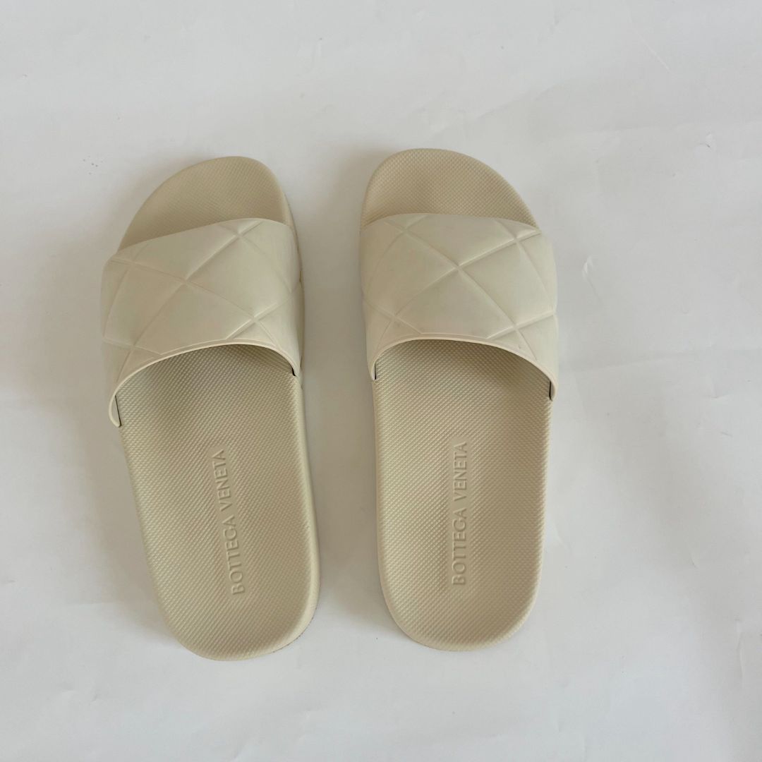 Bottega Veneta White Rubber Quilted Slides, 40