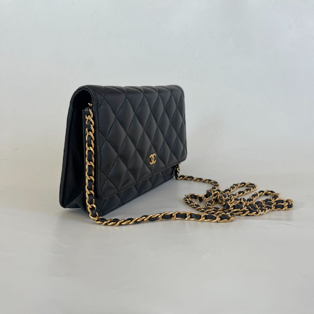 Wallet on chain leather crossbody bag Chanel Black in Leather - 35339970