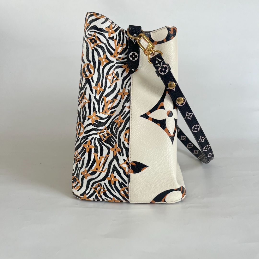 Louis Vuitton Monogram Giant Jungle NéoNoé Ivory bag