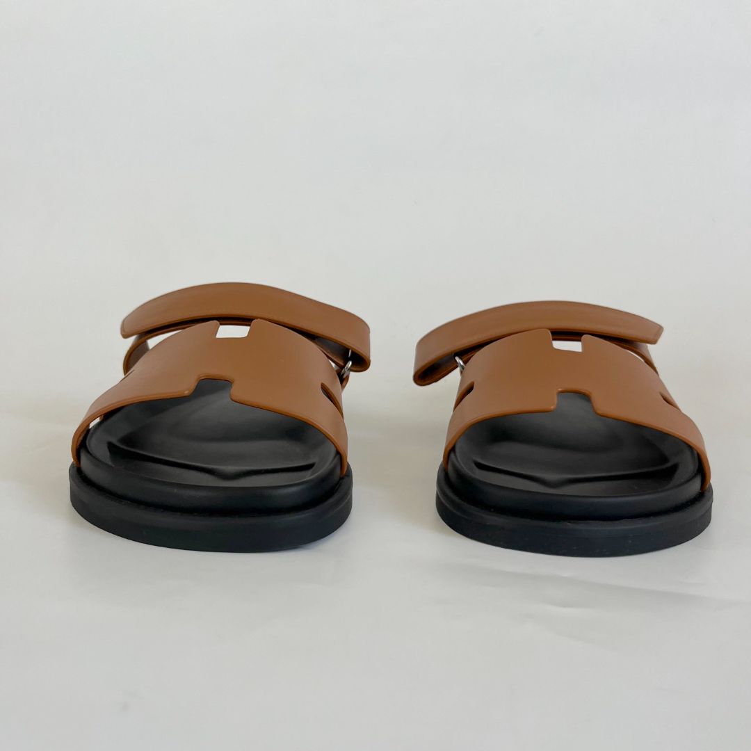 Hermès  Chypre caramel and black leather sandals, 42