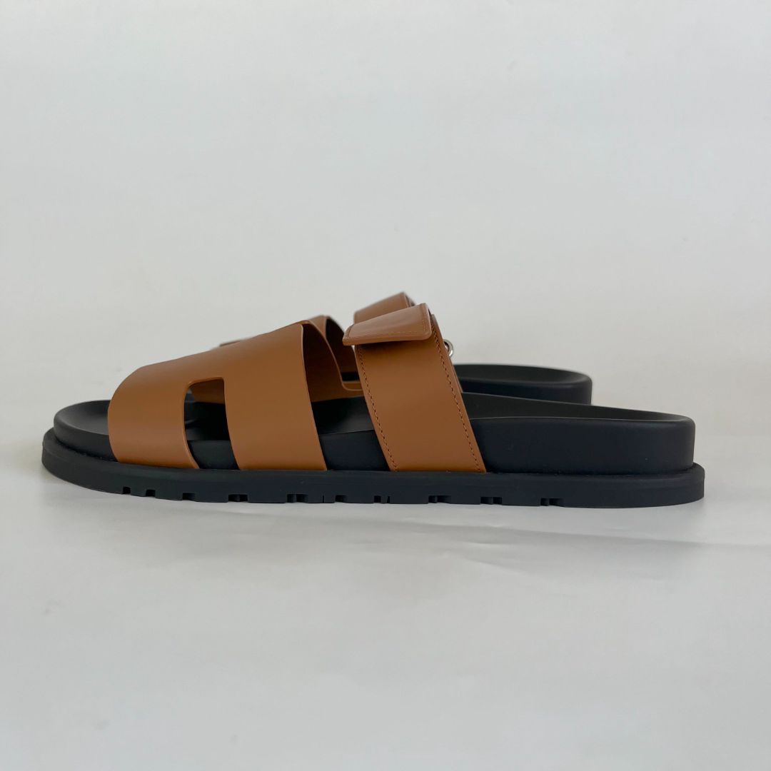 Hermès  Chypre caramel and black leather sandals, 42
