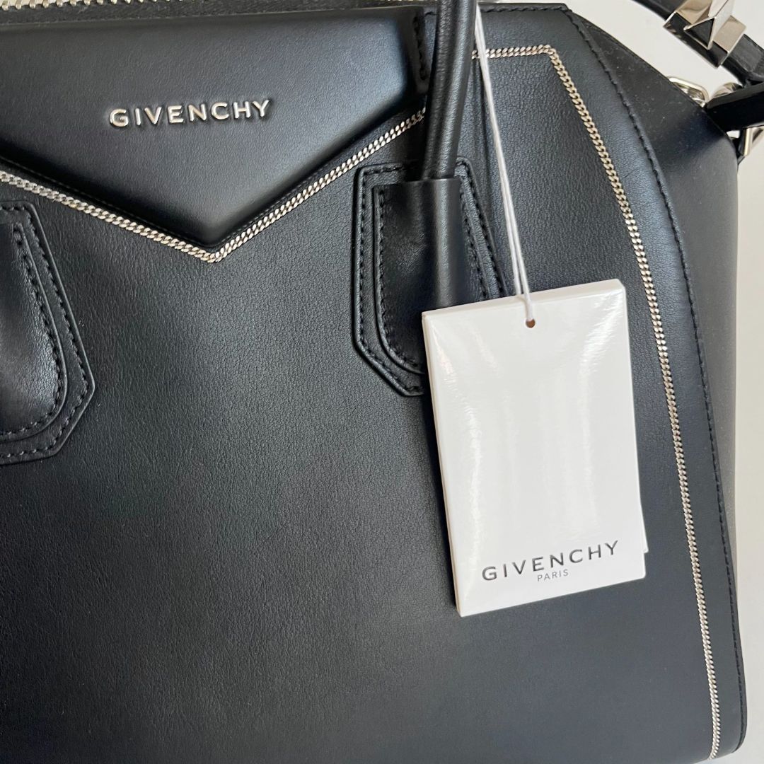 GIVENCHY Large Black Leather Antigona Shoulder Bag