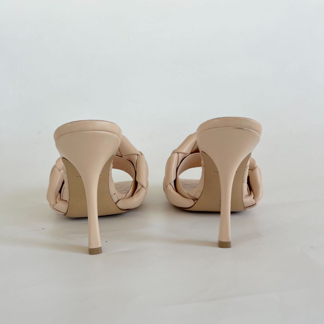 Bottega Veneta beige quilted leather lido slide sandals, 42