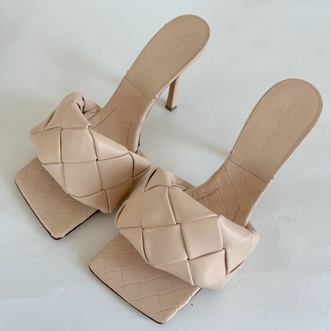 Bottega Veneta beige quilted leather lido slide sandals, 42