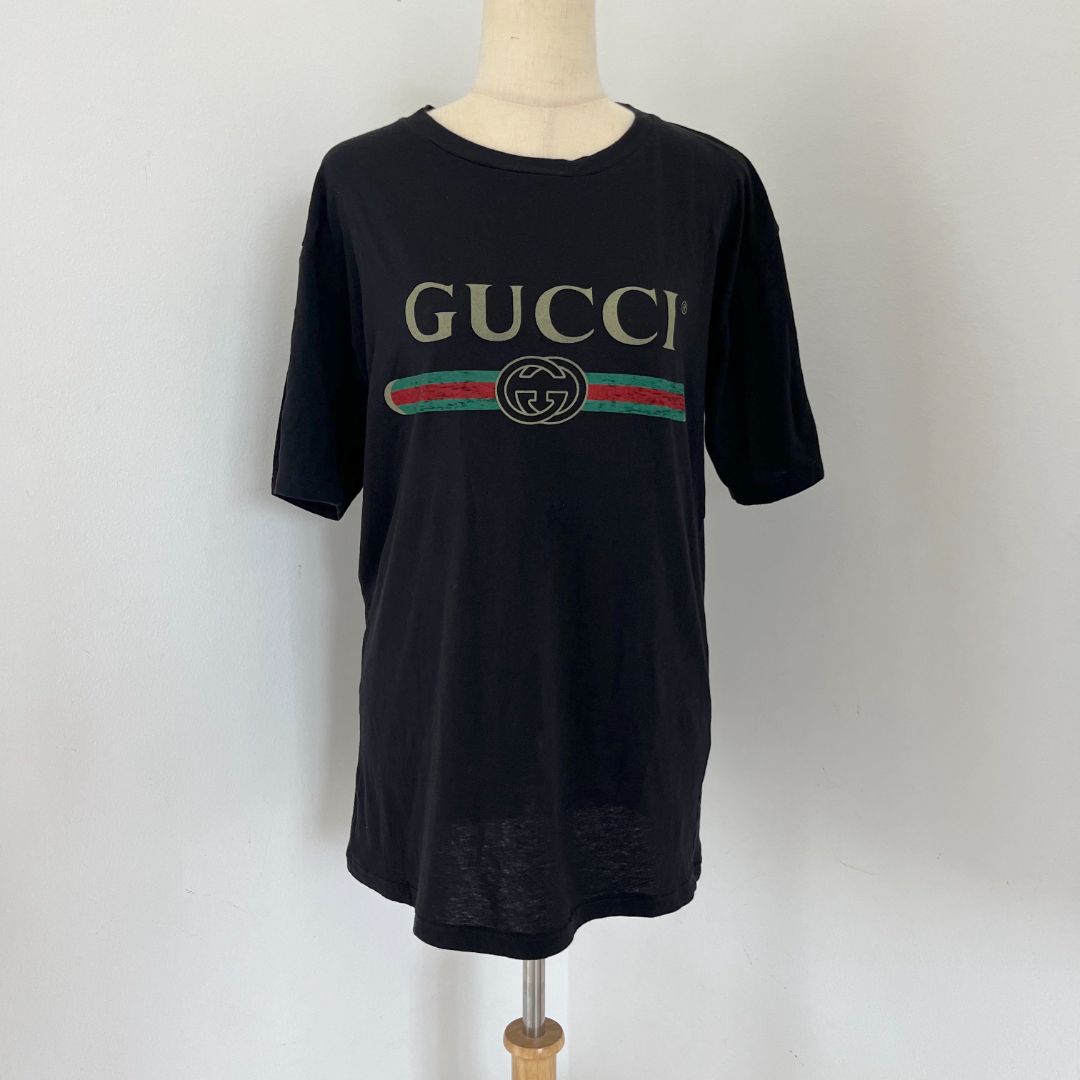 Gucci black t shirt with logo