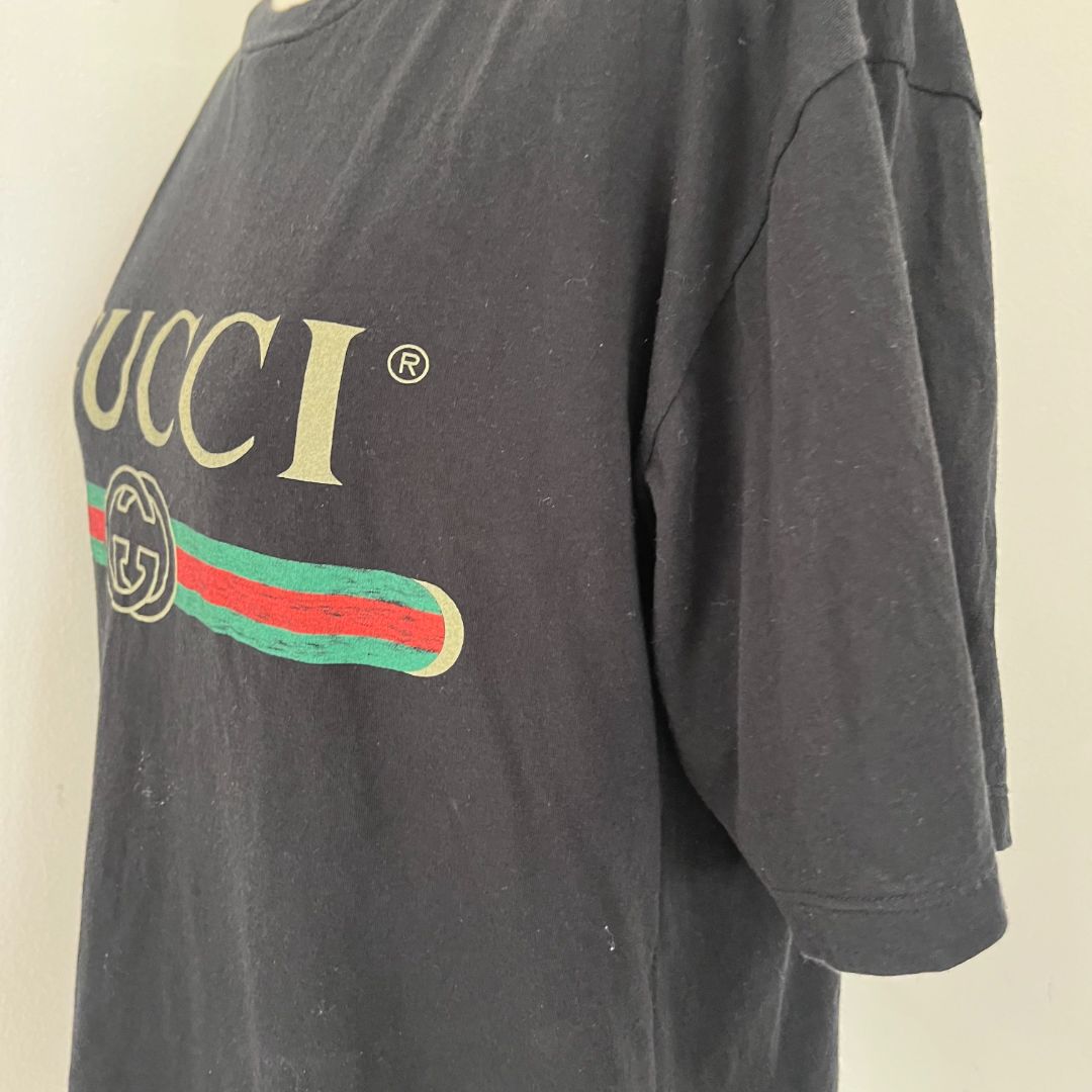 Gucci black t shirt with logo