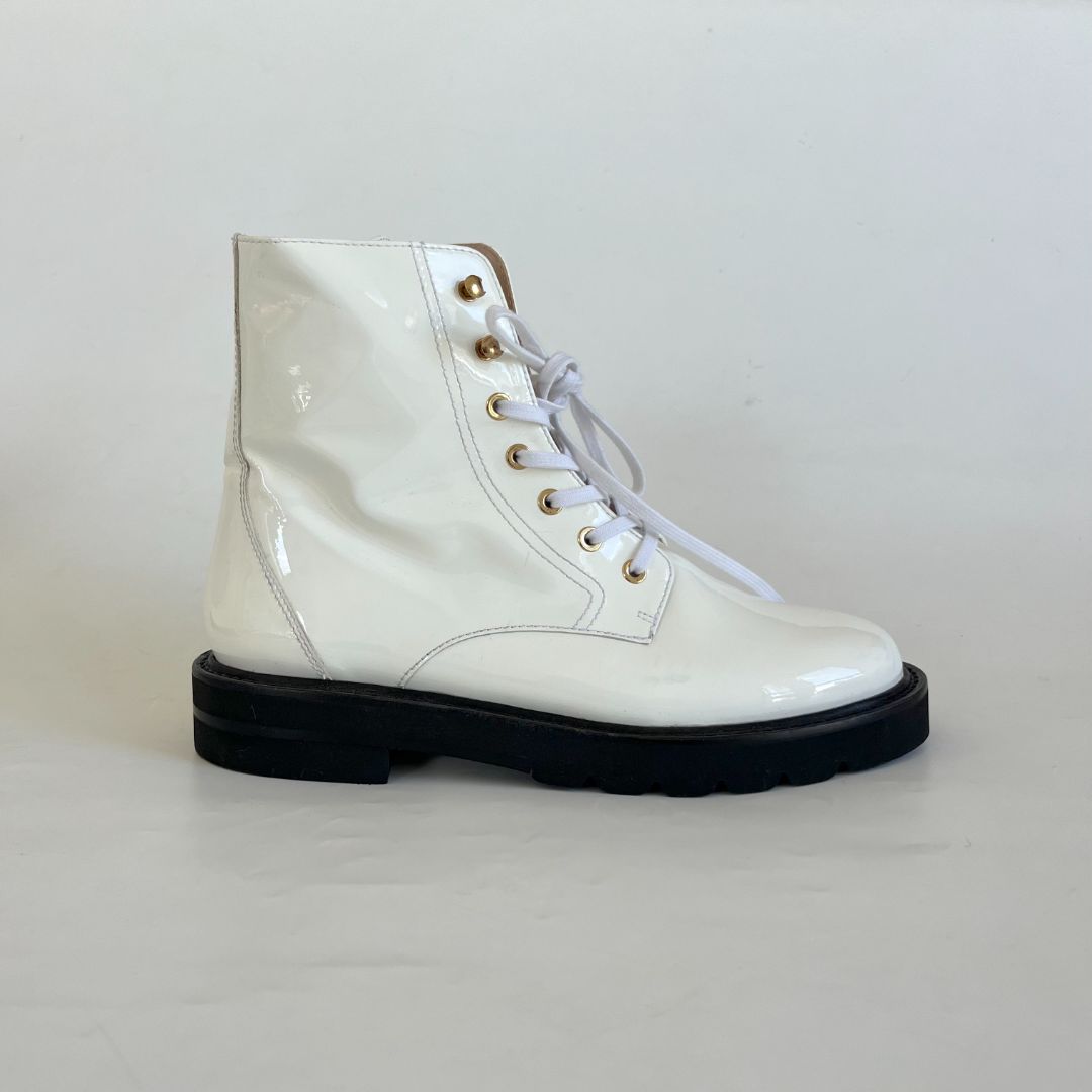 Stuart Weitzman White Boots, 8