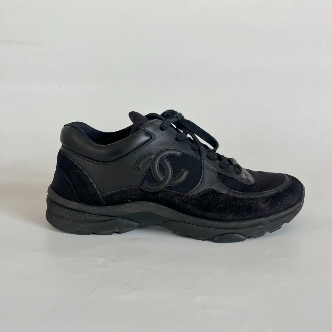 Chanel black low top sneakers with CC on side, 39 - BOPF