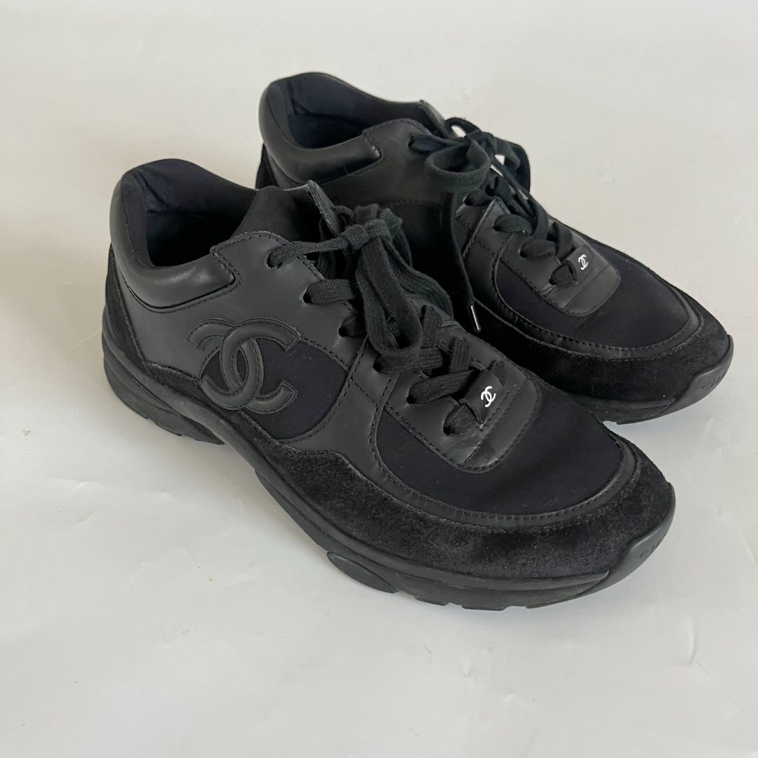 Chanel black low top sneakers with CC on side, 39
