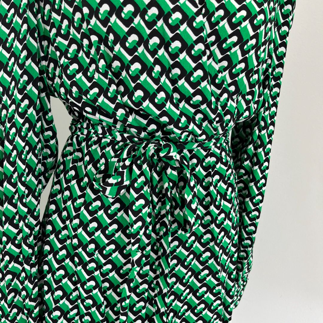 Diane von Furstenberg black and green black print wrap dress - BOPF | Business of Preloved Fashion Diane von Furstenberg black and green black print wrap dress - BOPF | Business of Preloved Fashion