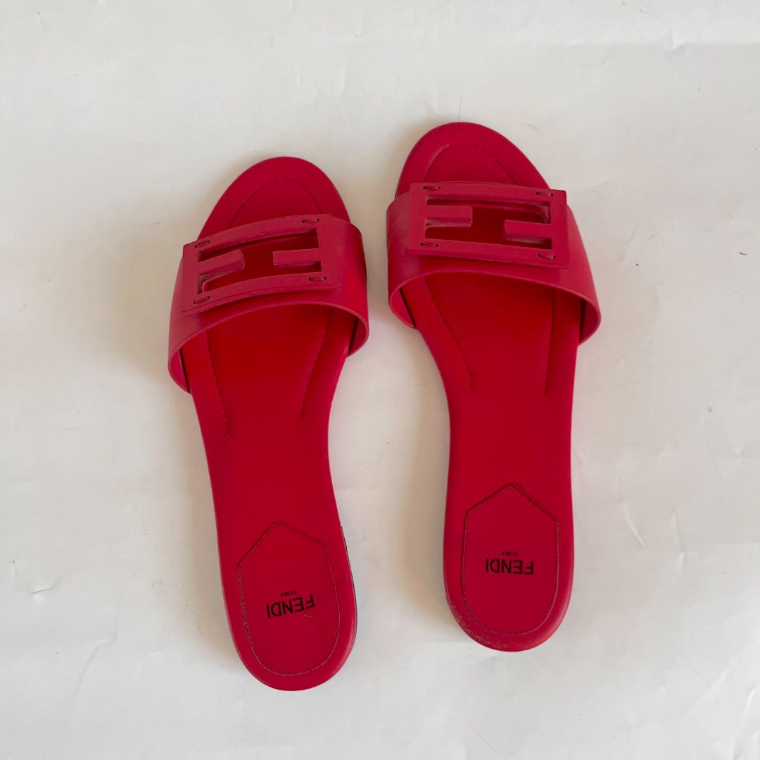 Outfit Fendi Flip Flop Clothing Fendi Embossed Logo Slides Fendi