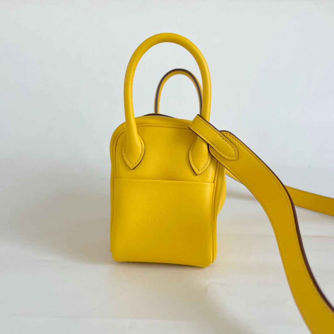 Hermès - Hermès Mini Lindy 19 Swift Leather Crossbody Bag-Gold/Amber Yellow Silver Hardware